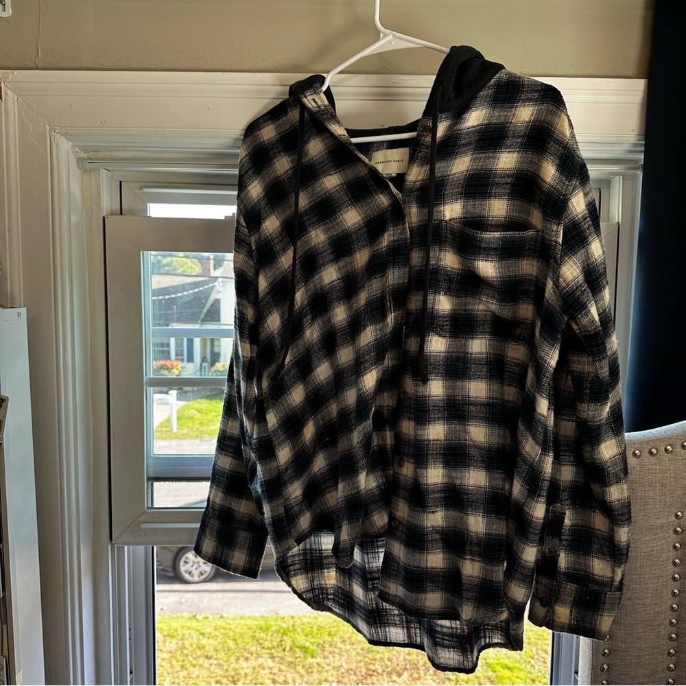 American Eagle Outfitters Navy and White Plaid Flannel